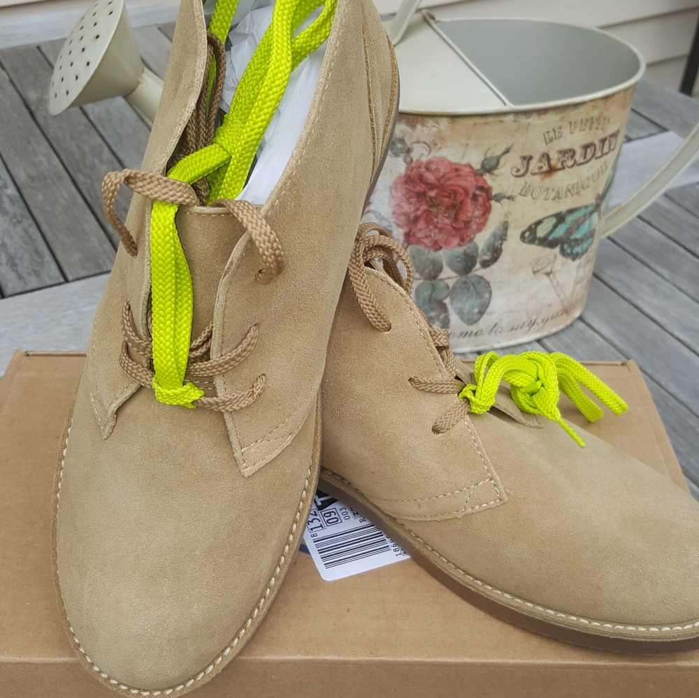 Chukka  boots  youth size  6 NWT